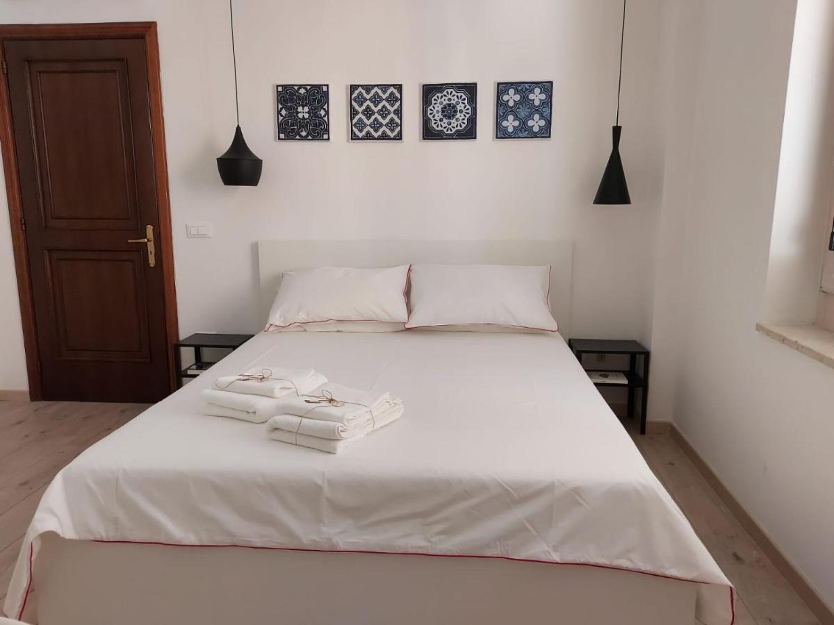 Isabella D'Aragona Guest House Барлета Екстериор снимка